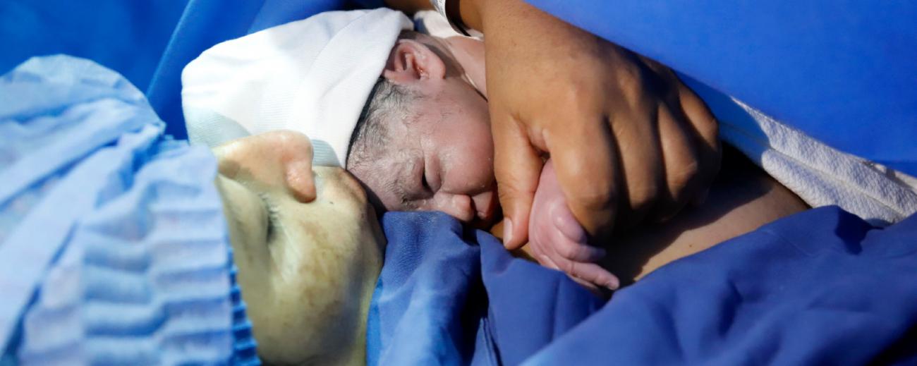 Nancy Arce dio a luz a su hija el miércoles 20 de abril del 2022 en el Hospital Gineco Obstétrico Isidro Ayora. Foto: Patricio Terán / Familia