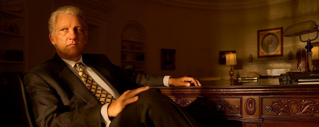 El papel del expresidente Bill Clinton es interpretado por el actor Clive Owen. Foto: EFE