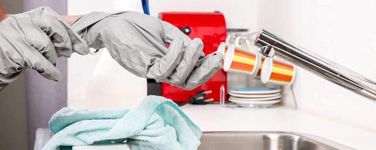La limpieza del hogar es fundamental para eliminar cualquier virus y bacteria que pueda afectar la salud de la familia.