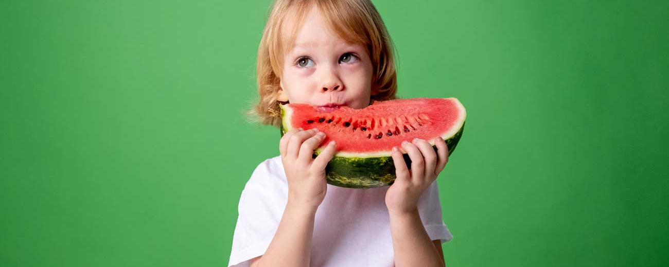 Snacks saludables mejoran la nutrición infantil.