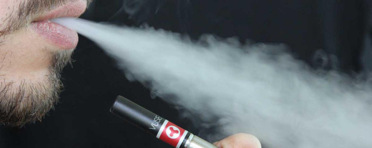 El cigarrillo electrónico produce daños pulmonares y visuales. Foto: Pixabay