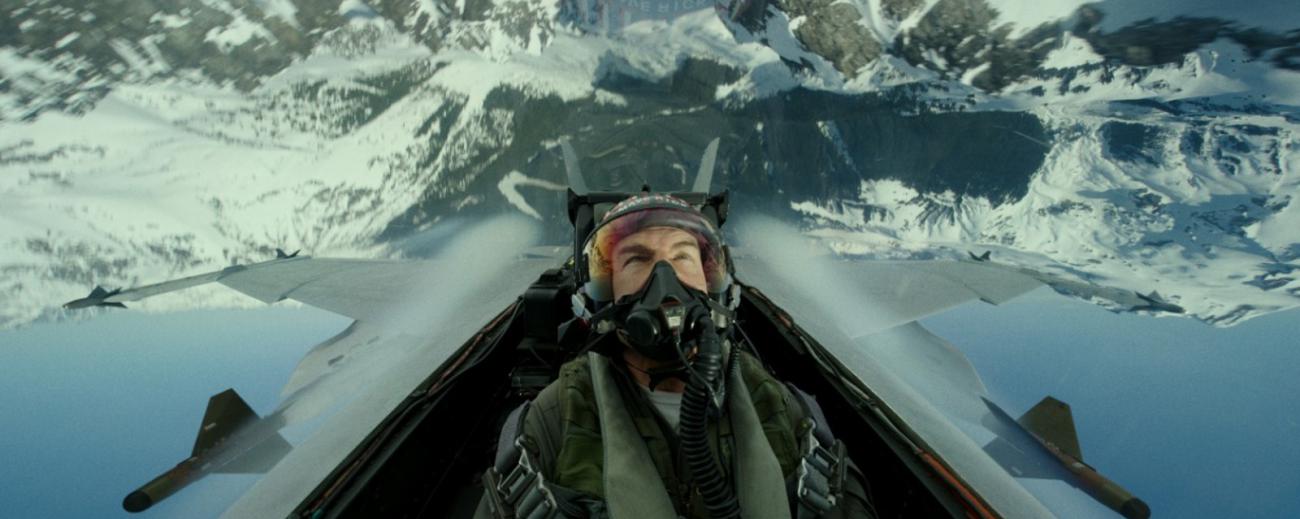 Tom Cruise vuelve a encarnar al intrépido Pete ‘Maverick’ Mitchell, quien tras 30 años de servicio es ahora instructor de pilotos. Foto: IMDB