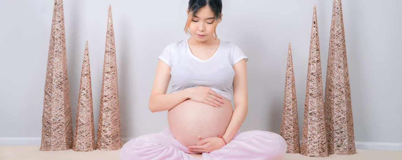 El aumento de la progesterona es una de las principales causas de los problemas gastrointestinales, como el estreñimiento, en el embarazo. Foto: Pexels