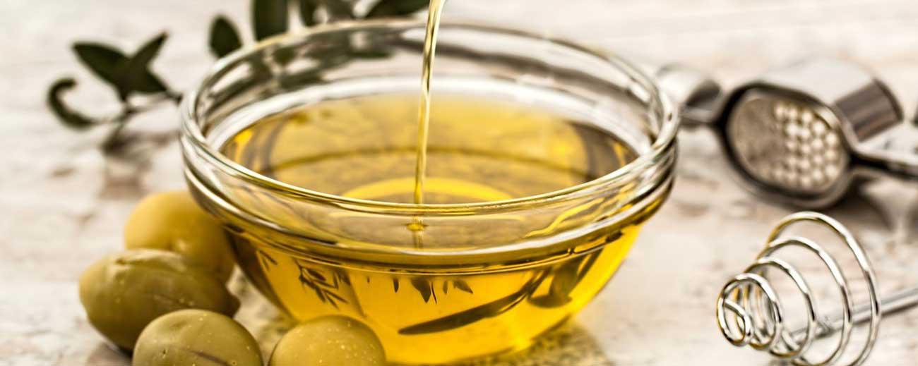 El olivo abunda en la cuenca del Mediterráneo y el aceite de oliva se extrae de su fruto. Foto: Pixabay