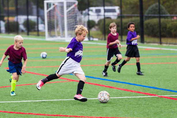 Los deportes mejoran el desarrollo de los niños y su salud. Foto: Pixabay
