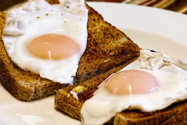Los huevos son una opción para los desayunos. Foto: Pixabay