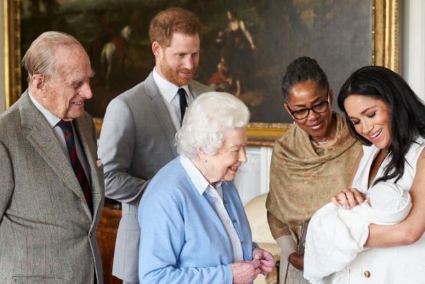 La Reina Isabel II conoció a su octavo bisnieto este miércoles 8 de mayo de 2019. Foto: Chris Allerton for Sussex Royal y AFP