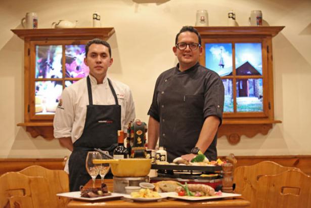 Los chefs César Estrella y David Medina son los encargados del menú del restaurante Les Alpes, ubicado en el Swissôtel Quito. Foto: Julio Estrella / FAMILIA