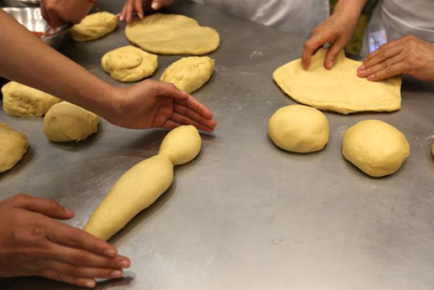 Para elaborar las guaguas de pan es importante contar con un horno apropiado. Foto: Vicente Costales / FAMILIA