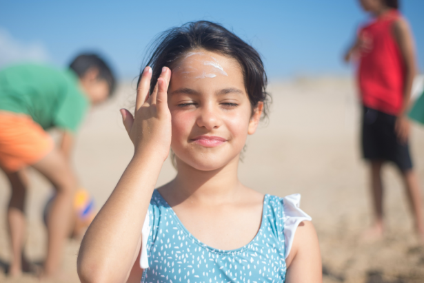 El protector solar es el mejor aleado para prevenir el melanoma. Foto: Pexels.