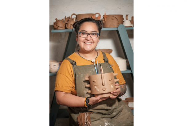 Cuando por cosas de la vida Ana dejó de trabajar pudo volver a sus raíces y encontrarse con sí misma a través de un taller de cerámica. Foto: Cortesía Rubén Ramírez