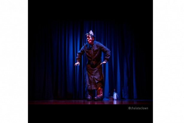 Escena de la obra 'La Anacoreta'. Foto: Cortesía de Chalata Clown