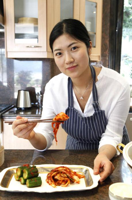 La experta  en gastronomía coreana es la chef Ju Yeong Kim, quien actualmente es la chef ejecutiva de la embajada de Corea del Sur. Foto: Víctor Muñoz.