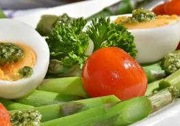 Los vegetales y los carbohidratos ricos en fibra son ideales para cuidar la salud. Foto: Pixabay