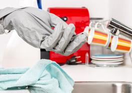 La limpieza del hogar es fundamental para eliminar cualquier virus y bacteria que pueda afectar la salud de la familia.