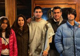 La familia de Juan Manuel Correa es muy unida. Juan Manuel es el mayor de los tres hermanos y sus padres llevan 22 años de casados.