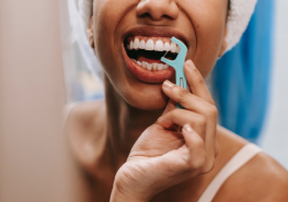 Obsesión Por lucir dientes más blancos, las personas pueden recurrir a tratamientos con productos que pueden ser nocivos. Foto: Pexels