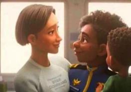 La película infantil rompe esquemas al presentar a una familia con padres del mismo género y mostrar un beso entre dos mujeres. Foto: IMDB y Disney Pixar